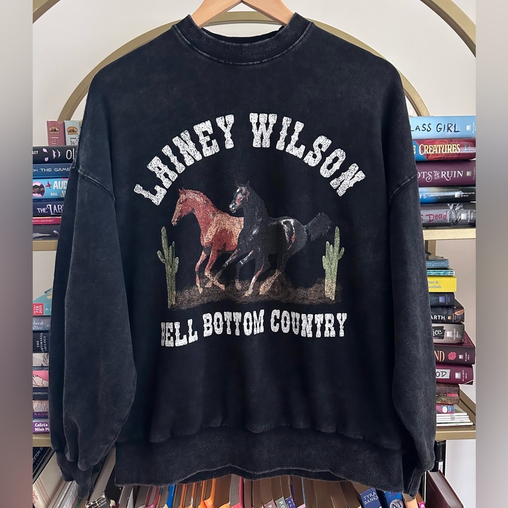 Lainey Wilson “Hell Bottom Country” Charcoal Sweatshirt 🤠🐎🌵